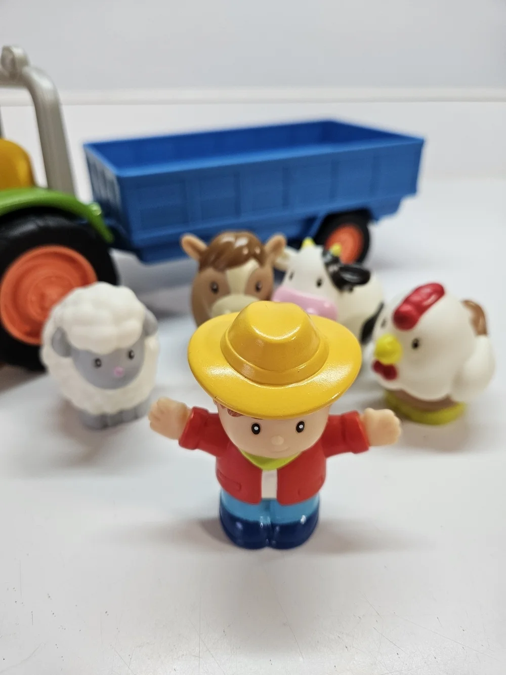 Battat Farming Fun Tractor 7 Pieces Lights and Sounds Toddler Toy Farm Sheep Cow
